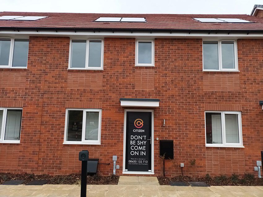 P49 Bamford Front With Banner