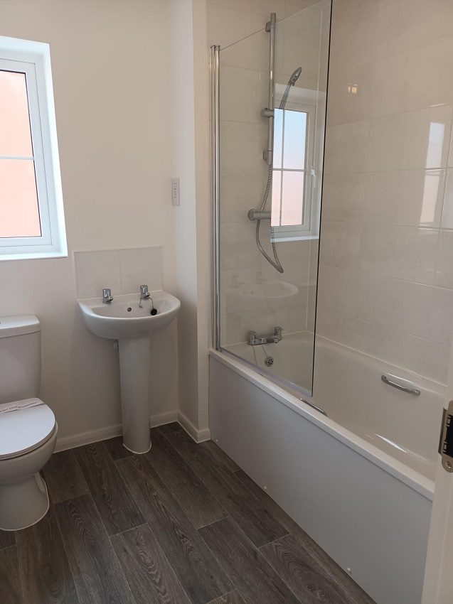 P276 Fivefields Bathroom