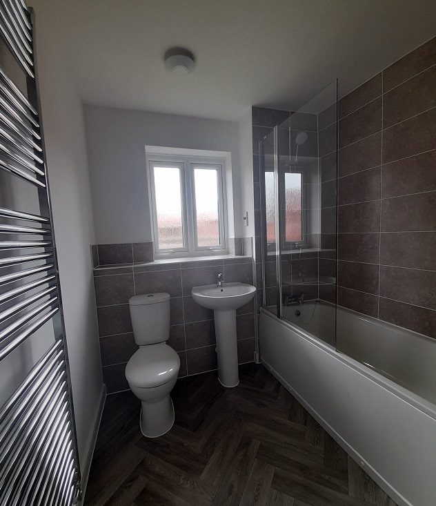 P568 Yew Tree Bathroom
