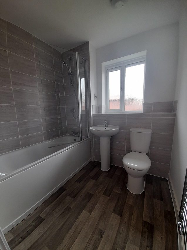 P570 Yew Tree Bathroom