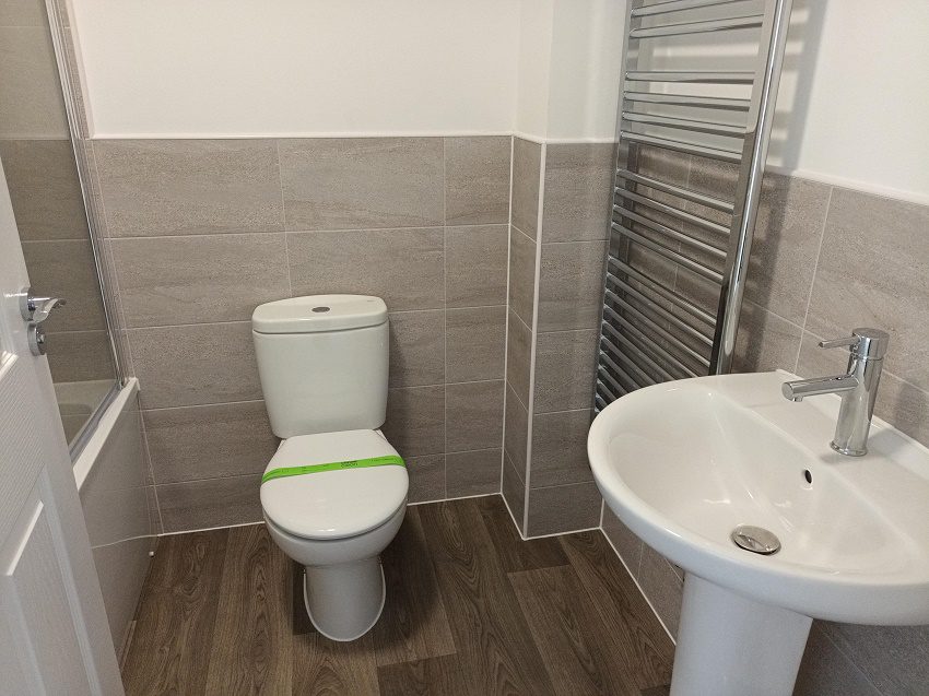 P106 Coppice Bathroom