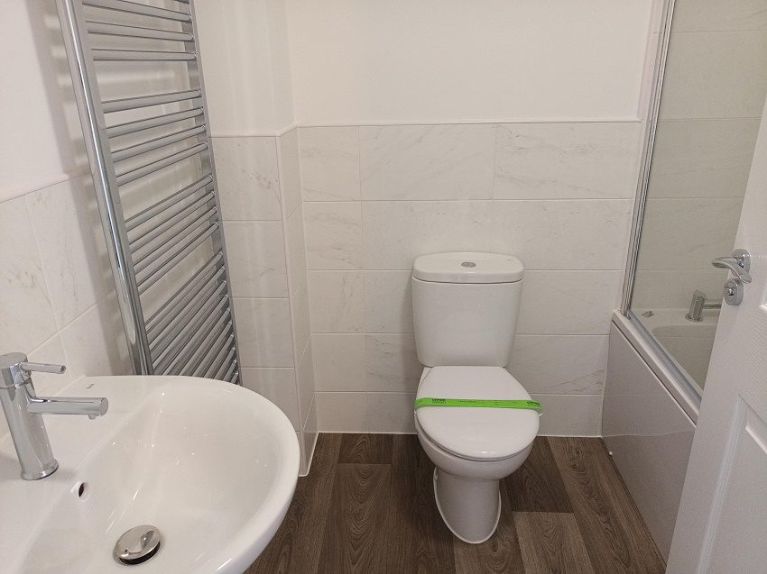 P107 Coppice Bathroom