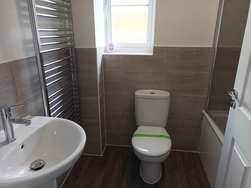 P108 Coppice Bathroom