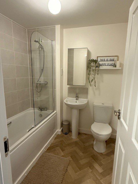 9 Clover Avenue Bathroom