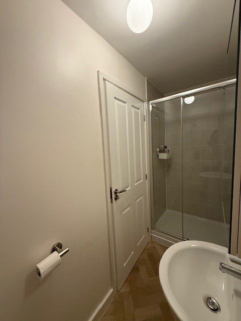 9 Clover Avenue Ensuite