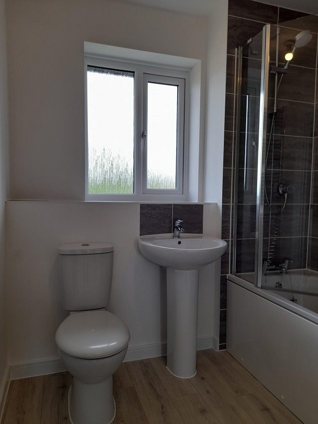 P86 Yew Tree Bathroom2