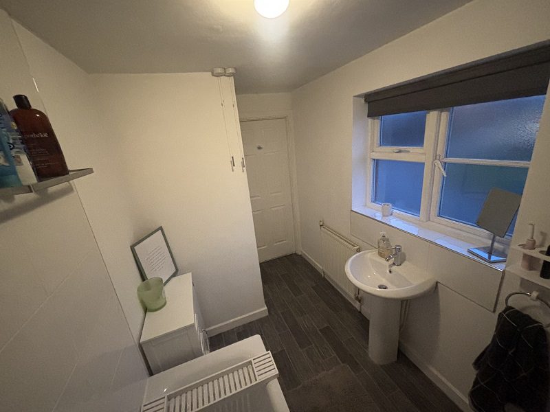 30 Berrowside Bathroom 2