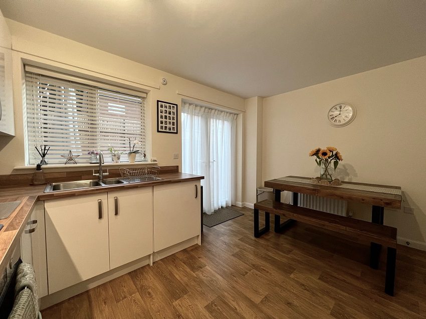 14 Red Oak Drive Kitchen 3