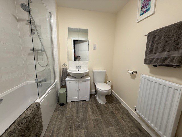 7 Oldbury Close Bathroom