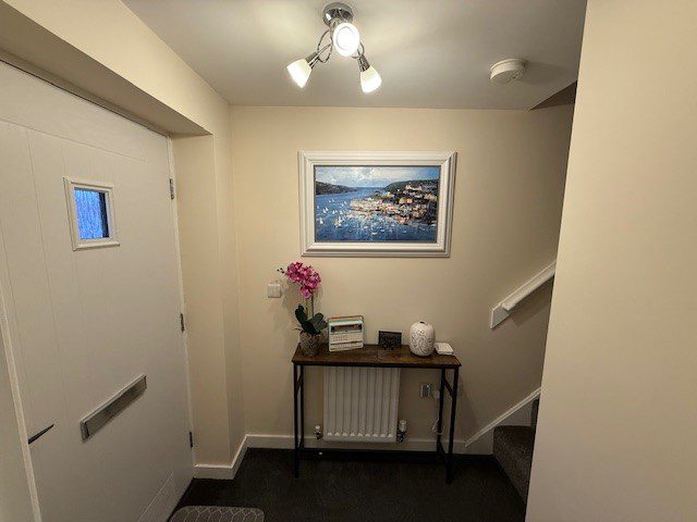 7 Oldbury Close Hallway