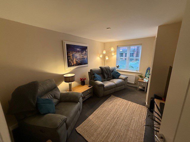 7 Oldbury Close Lounge 2