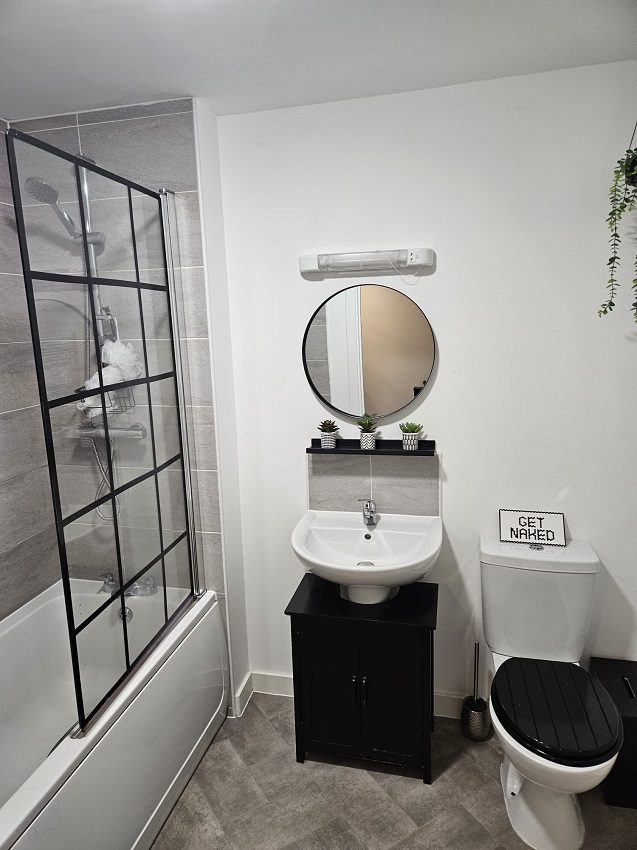 34 Ploughmans Lane Bathroom