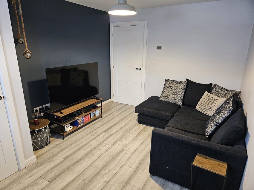 34 Ploughmans Lane Lounge (2)