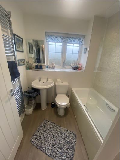 6 Oak Tree Floor 1 Bathroom