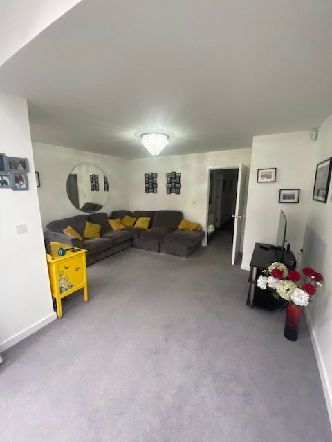 6 Oak Tree Living Room