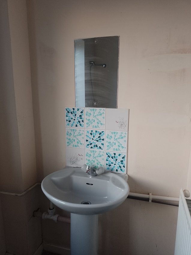 6 Ploughmans Close Bathroom 2