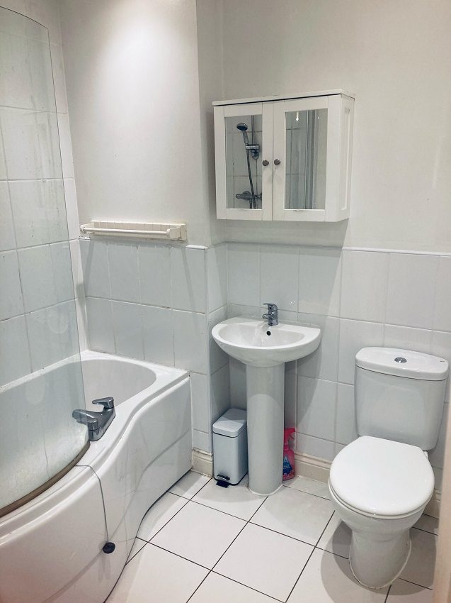 68 Snitterfield Drive Bathroom