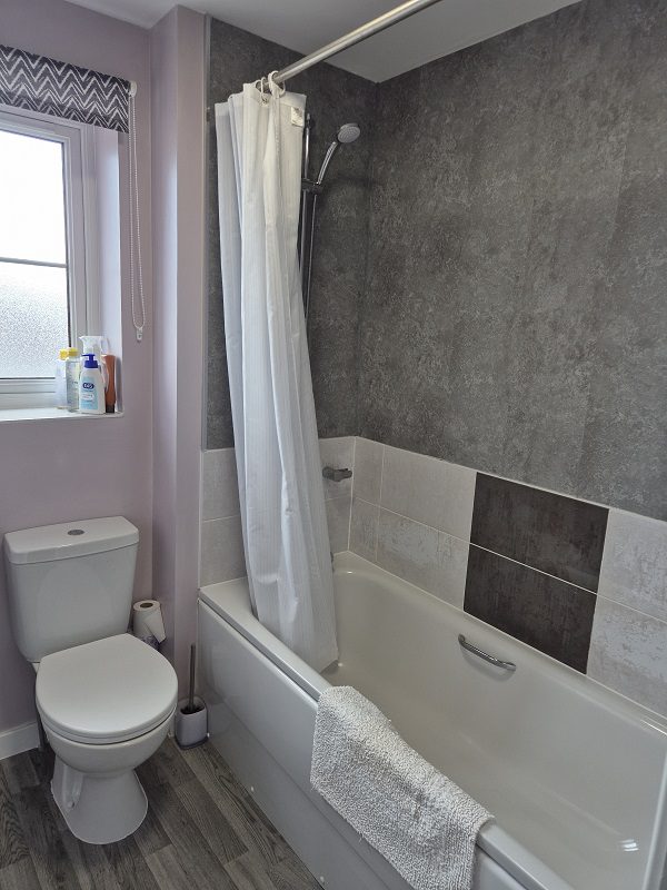 8 Herwick Close Bathroom