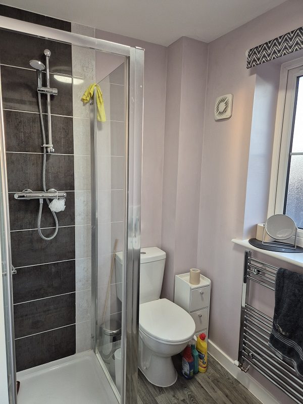 8 Herwick Close Ensuite 2