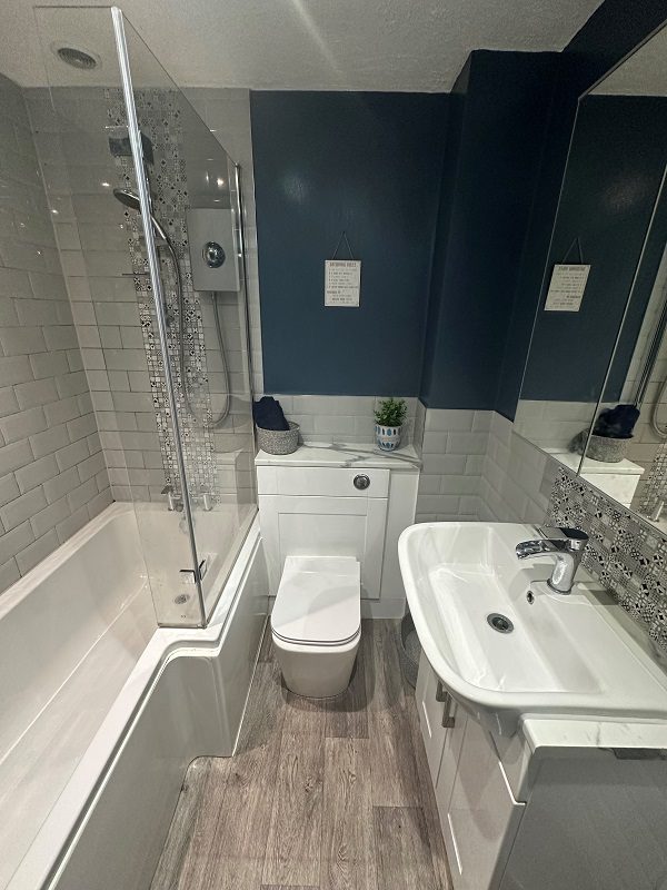 7 Lea Walk Bathroom