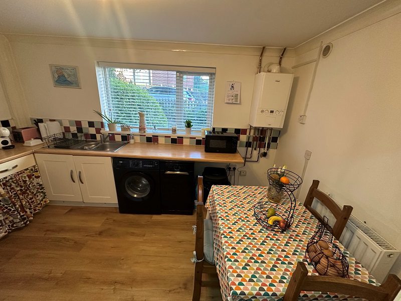 7 Lea Walk Kitchen 2