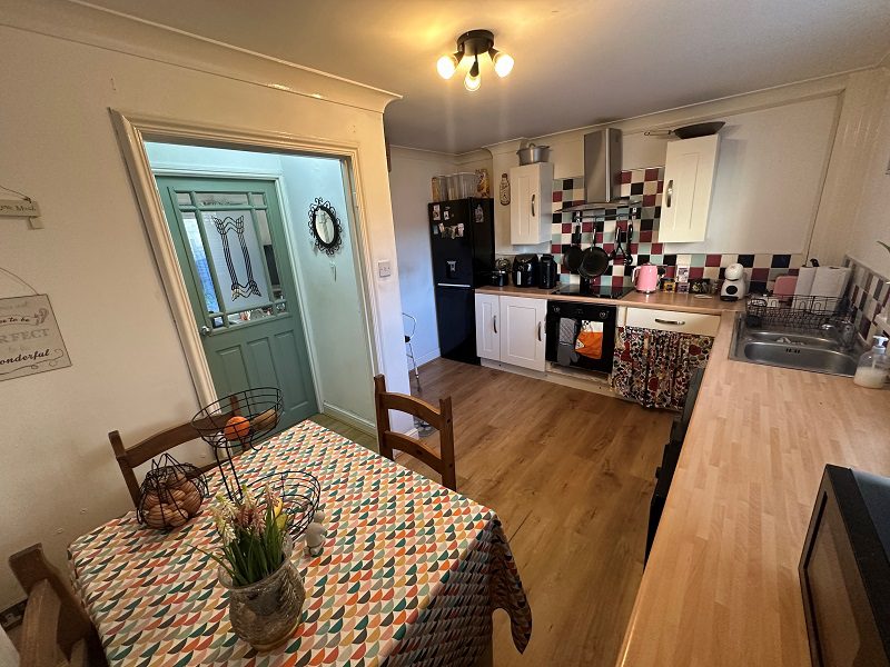 7 Lea Walk Kitchen